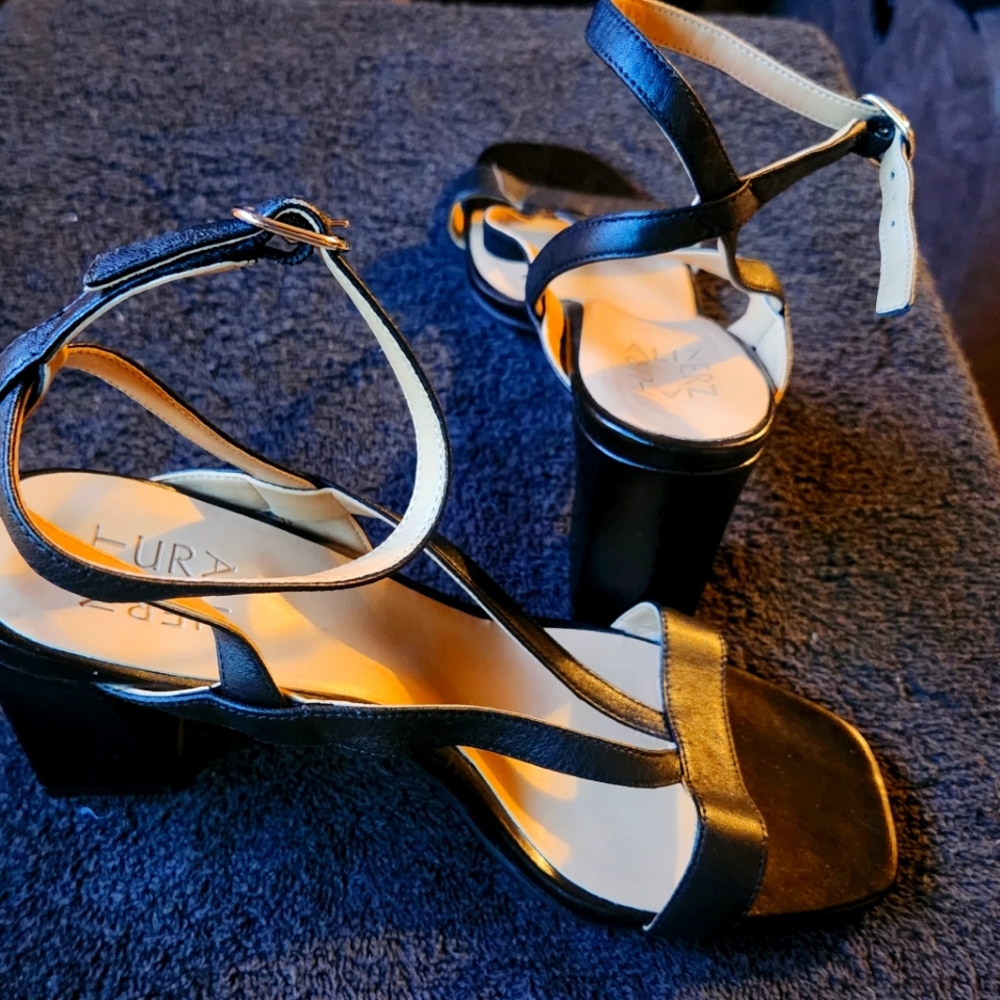 Black Naturalizer Sandals